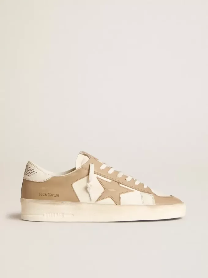 Herren-Sneaker Stardan aus weißem und beigem Leder mit beigem Stern und weißer Fersenlasche Herren-Sneaker Stardan aus weißem und beigem Leder mit beigem Stern und weißer Fersenlasche