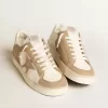 Herren-Sneaker Stardan aus weißem und beigem Leder mit beigem Stern und weißer Fersenlasche Herren-Sneaker Stardan aus weißem und beigem Leder mit beigem Stern und weißer Fersenlasche
