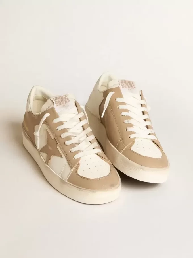 Herren-Sneaker Stardan aus weißem und beigem Leder mit beigem Stern und weißer Fersenlasche Herren-Sneaker Stardan aus weißem und beigem Leder mit beigem Stern und weißer Fersenlasche