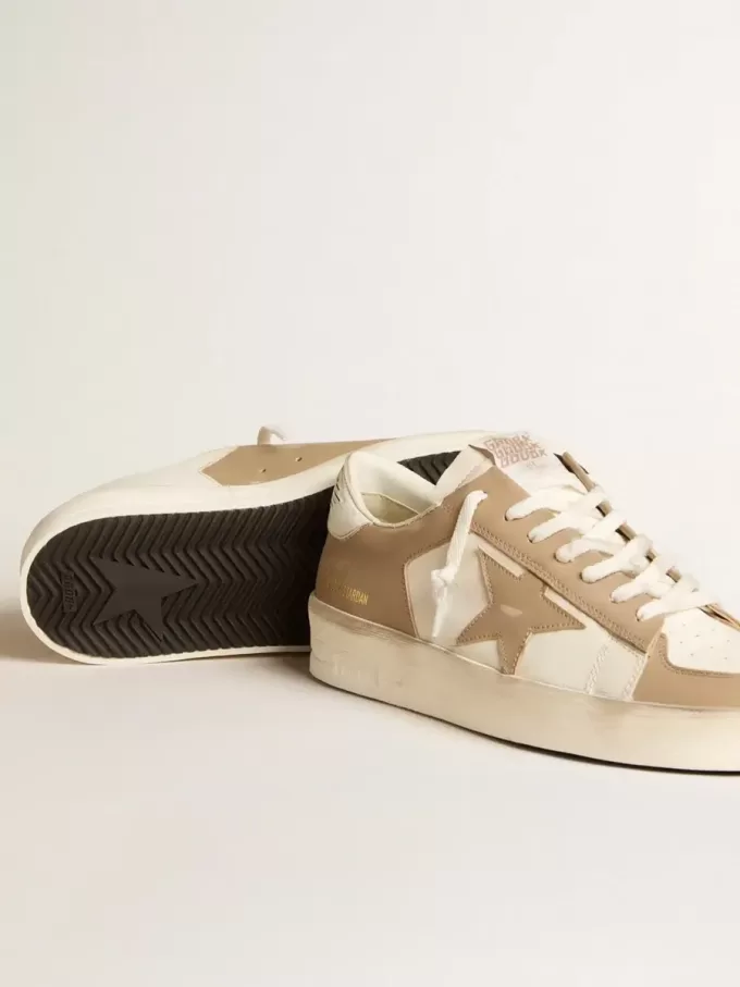 Herren-Sneaker Stardan aus weißem und beigem Leder mit beigem Stern und weißer Fersenlasche Herren-Sneaker Stardan aus weißem und beigem Leder mit beigem Stern und weißer Fersenlasche