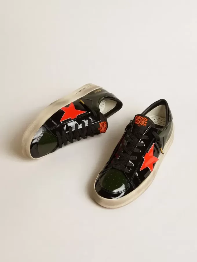 Herren-Sneaker Stardan LAB aus schwarzem und grünem Lackleder mit orangefarbenem Stern