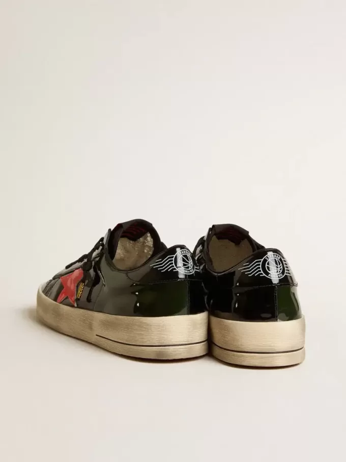 Herren-Sneaker Stardan LAB aus schwarzem und grünem Lackleder mit orangefarbenem Stern