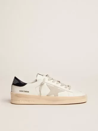 Herren-Sneaker Stardan mit Stern aus eisgrauem Wildleder und blau-marineblauer Fersenlasche