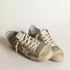 Herren-Sneaker V-Star aus taubengrauem Wildleder mit silbermetallischem Lederstern