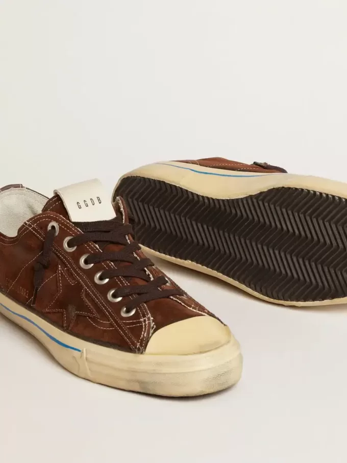 Herren-Sneaker V-Star LTD aus dunkelbraunem Wildleder mit farblich abgestimmtem Stern Herren-Sneaker V-Star LTD aus dunkelbraunem Wildleder mit farblich abgestimmtem Stern