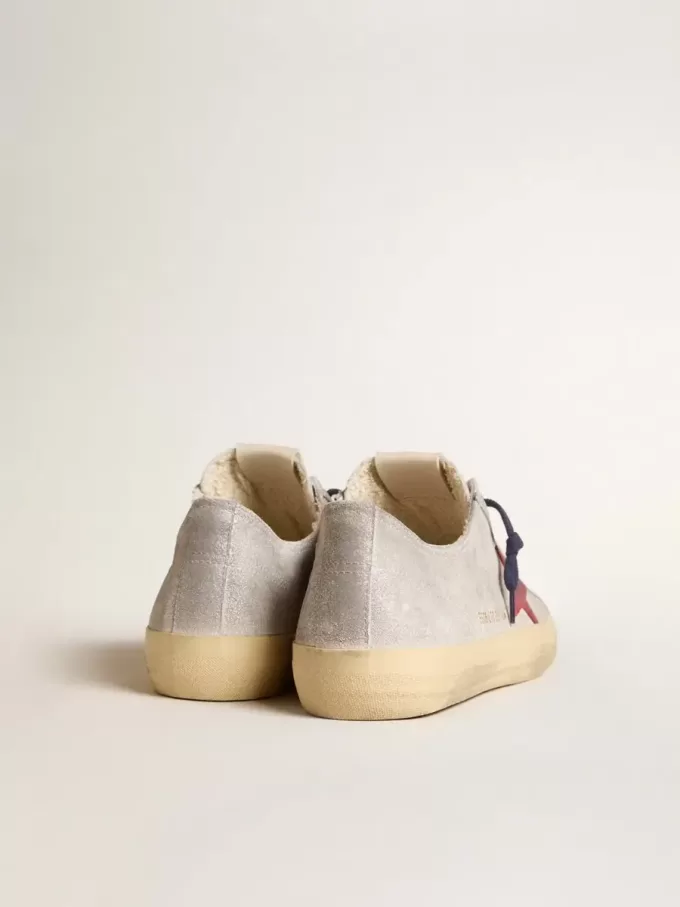 Herren-Sneaker V-Star LTD aus silbermetallischem Wildleder mit rotem Wildlederstern Herren-Sneaker V-Star LTD aus silbermetallischem Wildleder mit rotem Wildlederstern