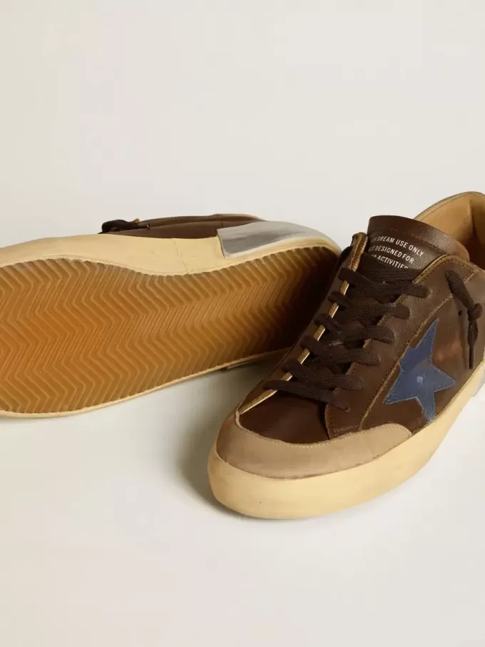 Herren-Super-Star aus Leder mit blauem Lederstern und beigem Nubuk-Fersenriemen Herren-Super-Star aus Leder mit blauem Lederstern und beigem Nubuk-Fersenriemen
