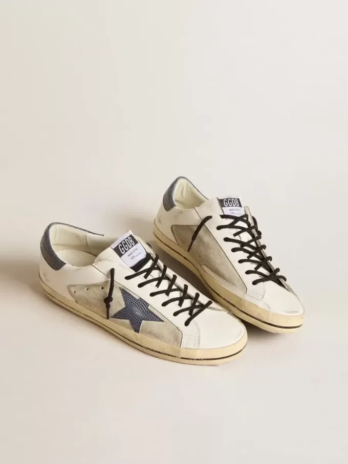 Herren-Super-Star aus Leder und Wildleder mit blauem Lederstern mit Eidechsenprint Herren-Super-Star aus Leder und Wildleder mit blauem Lederstern mit Eidechsenprint