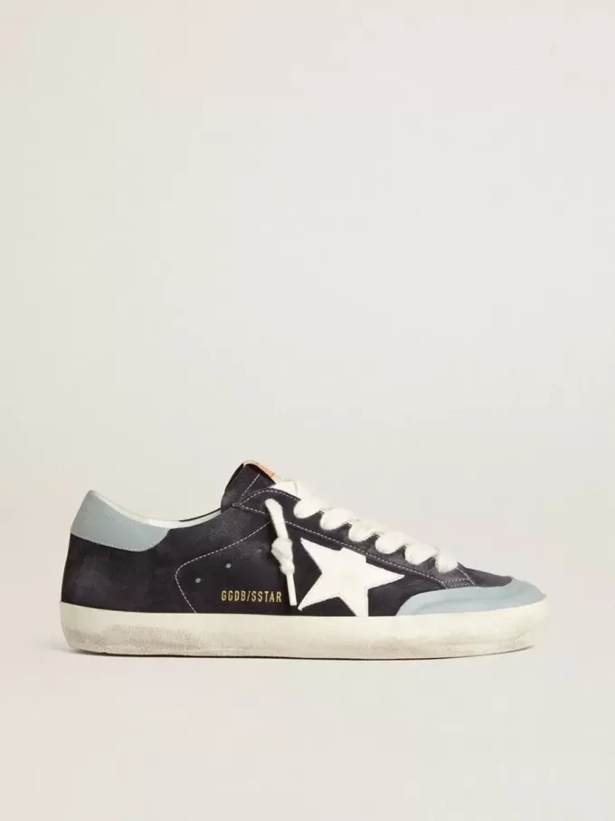 Herren-Super-Star aus mitternachtsblauem Wildleder mit weißem Lederstern und hellblauem Lederabsatz Herren-Super-Star aus mitternachtsblauem Wildleder mit weißem Lederstern und hellblauem Lederabsatz