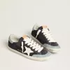Herren-Super-Star aus mitternachtsblauem Wildleder mit weißem Lederstern und hellblauem Lederabsatz Herren-Super-Star aus mitternachtsblauem Wildleder mit weißem Lederstern und hellblauem Lederabsatz