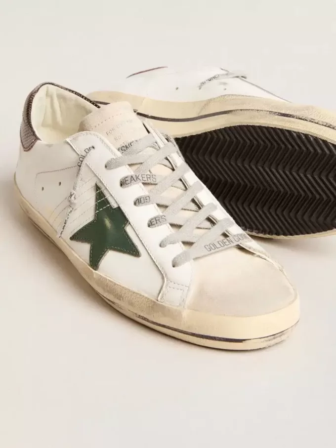 Herren-Super-Star aus weißem Leder mit grünem Stern und Fersenlasche mit Animal-Print