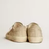 Herren-Super-Star LTD aus grauem Wildleder mit rotem Lederstern