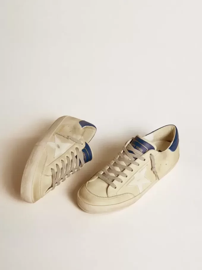 Herren-Super-Star LTD aus Nubukleder mit weißem Lederstern und blauer Fersenlasche Herren-Super-Star LTD aus Nubukleder mit weißem Lederstern und blauer Fersenlasche