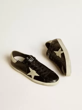 Herren-Super-Star LTD aus schwarzem Lackleder mit Stern und Fersenlasche aus Wildleder Herren-Super-Star LTD aus schwarzem Lackleder mit Stern und Fersenlasche aus Wildleder
