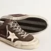 Herren-Superstar aus grauem Wildleder mit ecrufarbenem Nappa-Stern und Fersenlasche Herren-Superstar aus grauem Wildleder mit ecrufarbenem Nappa-Stern und Fersenlasche