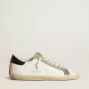 Herren-Superstar mit perforiertem Stern und blauer Fersenlasche Herren-Superstar mit perforiertem Stern und blauer Fersenlasche