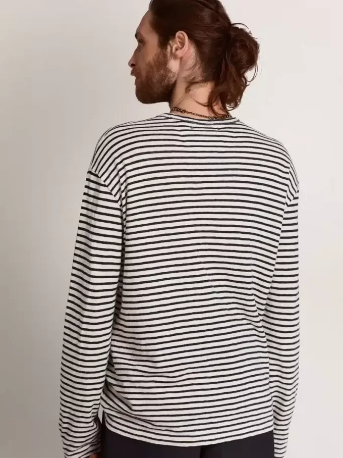 Herren-T-Shirt mit weißen und blauen Streifen und Stickerei auf der Vorderseite