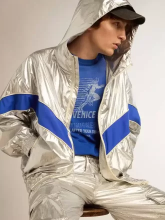 Herren-Windjacke aus silbernem Funktionsmaterial Herren-Windjacke aus silbernem Funktionsmaterial