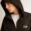 Herren-Windjacke mit kontrastierendem weißem Logo und Stern Herren-Windjacke mit kontrastierendem weißem Logo und Stern