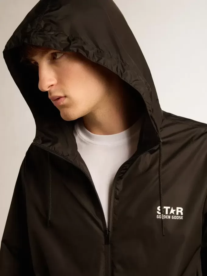 Herren-Windjacke mit kontrastierendem weißem Logo und Stern Herren-Windjacke mit kontrastierendem weißem Logo und Stern
