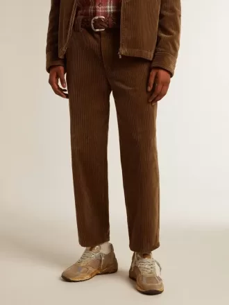 Herrenhose aus dunkelolivfarbenem Cord