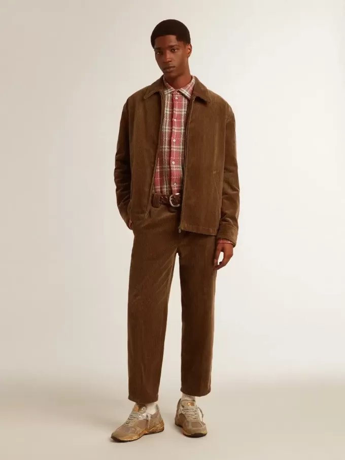 Herrenhose aus dunkelolivfarbenem Cord Herrenhose aus dunkelolivfarbenem Cord