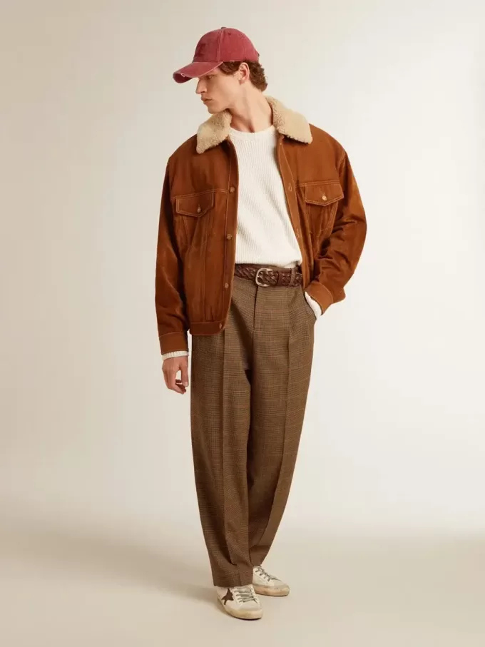 Herrenjacke aus tabakfarbenem Spaltleder mit Lammfellkragen Herrenjacke aus tabakfarbenem Spaltleder mit Lammfellkragen