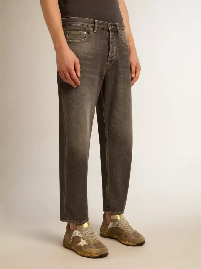 Herrenjeans in Schwarz mit Stonewashed-Effekt