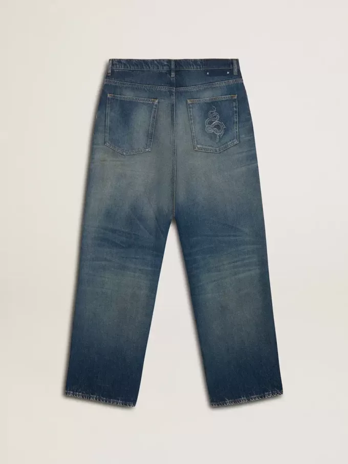 Herrenjeans mit lockerer Passform und mittlerer Waschung Herrenjeans mit lockerer Passform und mittlerer Waschung