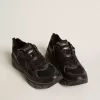 Herrenmodell Lightstar mit schwarzem Obermaterial aus Leder und Mesh und schwarzem Stern
