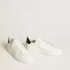 Herrenmodell Purestar mit Lederstern und Fersenlasche aus schwarzem Lackleder Herrenmodell Purestar mit Lederstern und Fersenlasche aus schwarzem Lackleder
