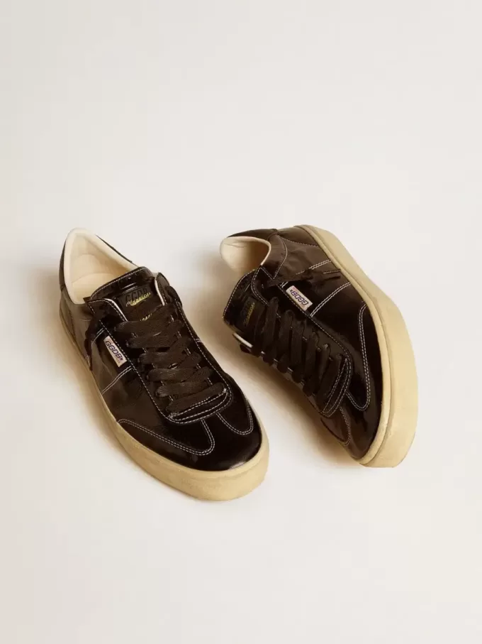 Herrenmodell Soul Star aus schwarzem Lackleder mit Fersenlasche aus schwarzem Leder Herrenmodell Soul Star aus schwarzem Lackleder mit Fersenlasche aus schwarzem Leder