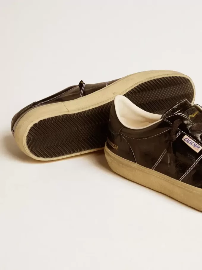 Herrenmodell Soul Star aus schwarzem Lackleder mit Fersenlasche aus schwarzem Leder Herrenmodell Soul Star aus schwarzem Lackleder mit Fersenlasche aus schwarzem Leder