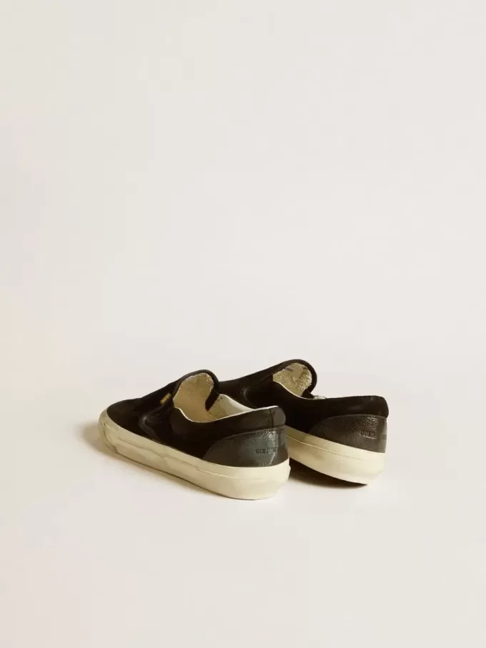 Herrenmodell VCE Penstar aus schwarzem Wildleder mit schwarzer Lederkappe