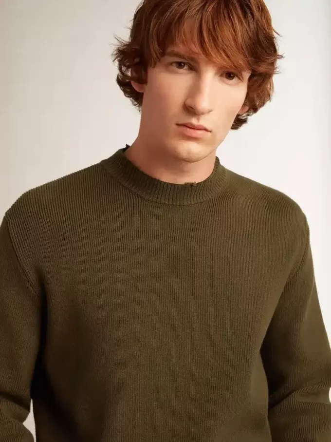 Herrenpullover mit Rundhalsausschnitt aus militärgrüner Baumwolle Herrenpullover mit Rundhalsausschnitt aus militärgrüner Baumwolle
