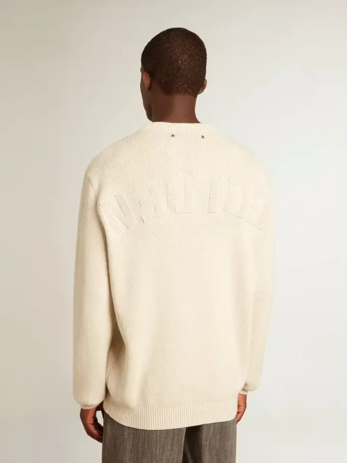 Herrenpullover mit Rundhalsausschnitt aus panamafarbener Baumwolle mit Logo auf der Rückseite Herrenpullover mit Rundhalsausschnitt aus panamafarbener Baumwolle mit Logo auf der Rückseite