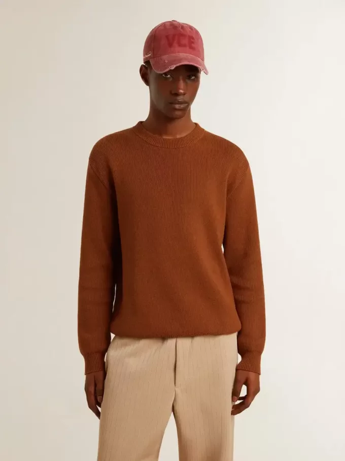 Herrenpullover mit Rundhalsausschnitt und Logo auf der Rückseite Herrenpullover mit Rundhalsausschnitt und Logo auf der Rückseite
