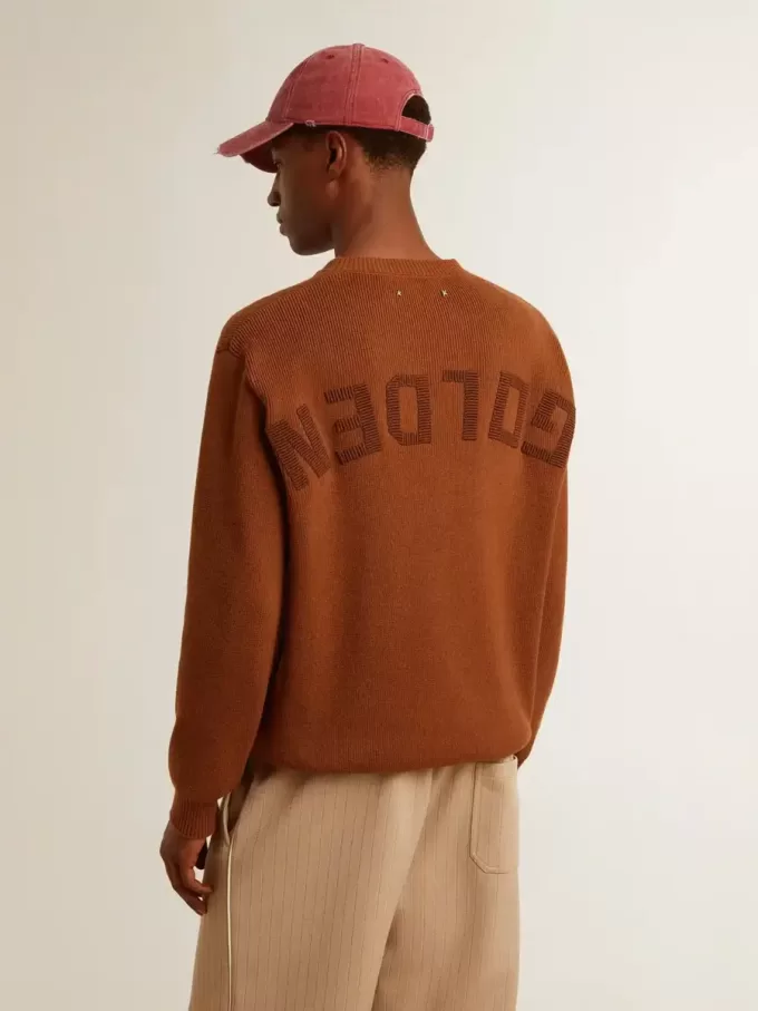 Herrenpullover mit Rundhalsausschnitt und Logo auf der Rückseite Herrenpullover mit Rundhalsausschnitt und Logo auf der Rückseite