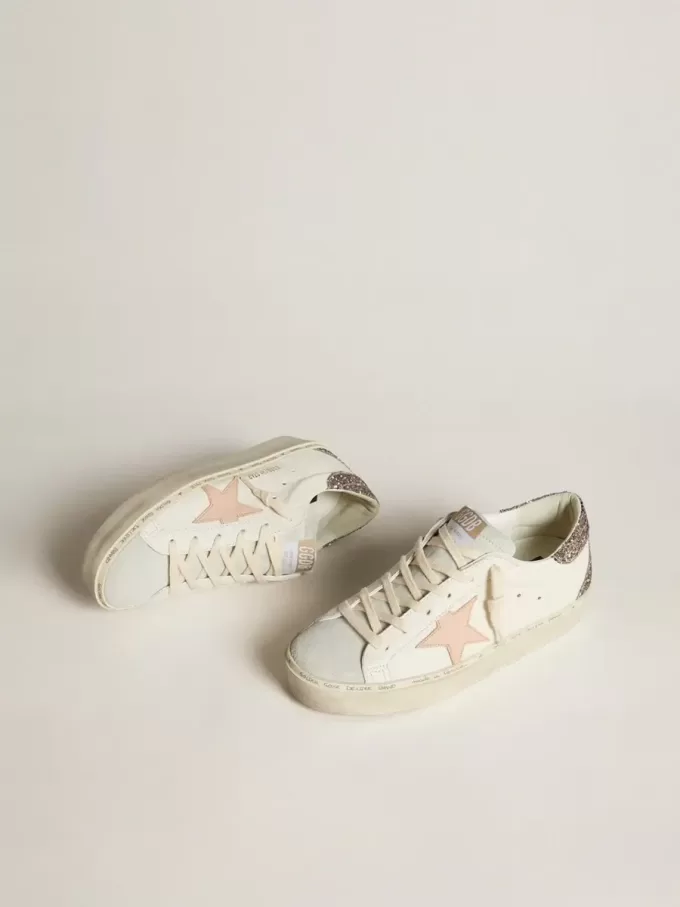 Hi Star aus weißem Nappaleder mit rosa Lederstern und glitzernder Fersenlasche Hi Star aus weißem Nappaleder mit rosa Lederstern und glitzernder Fersenlasche