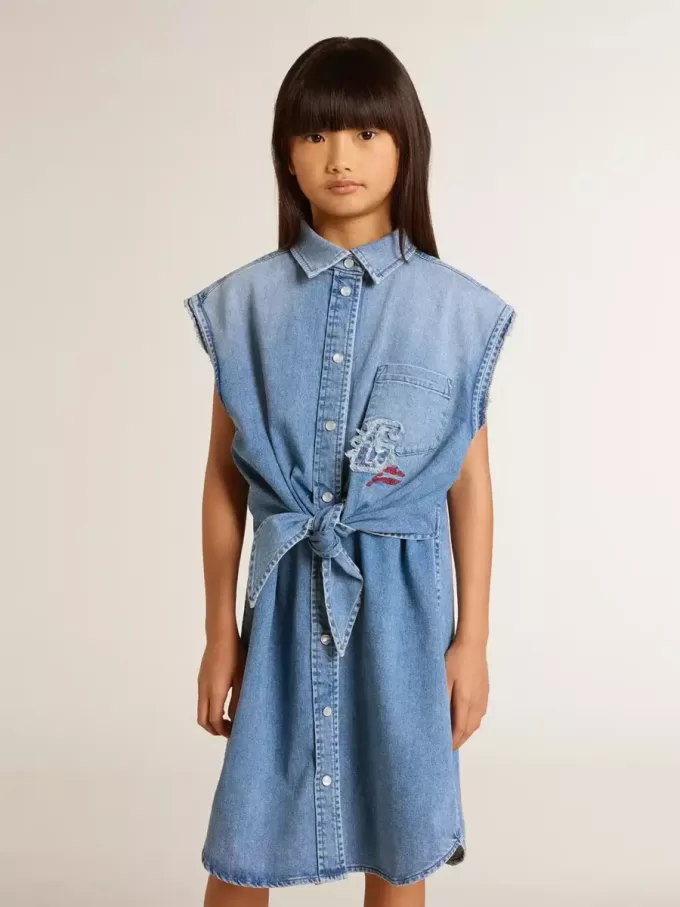 Jeanskleid für Mädchen mit Knoten vorne und Stickerei Jeanskleid für Mädchen mit Knoten vorne und Stickerei