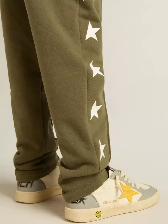 Jogginghose für Jungen in Militärgrün mit weißen Sternen Jogginghose für Jungen in Militärgrün mit weißen Sternen