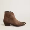 Junge Stiefeletten aus dunkelbraunem Wildleder