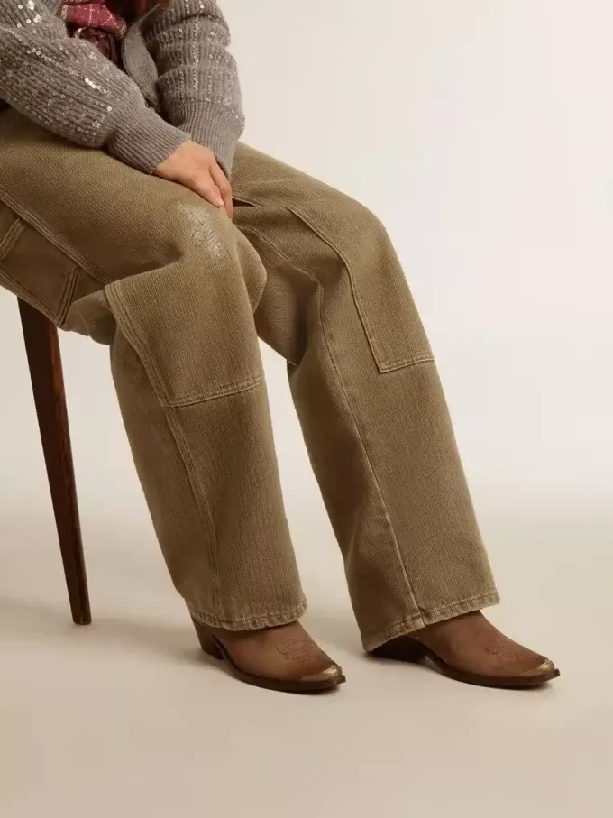 Junge Stiefeletten aus dunkelbraunem Wildleder