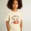 Jungen-T-Shirt in Used-Weiß mit mehrfarbigem Schriftzug Jungen-T-Shirt in Used-Weiß mit mehrfarbigem Schriftzug