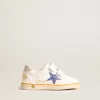 Junior Ball Star mit blauem Glitzerstern und beigem Wildleder-Fersenlasche Junior Ball Star mit blauem Glitzerstern und beigem Wildleder-Fersenlasche