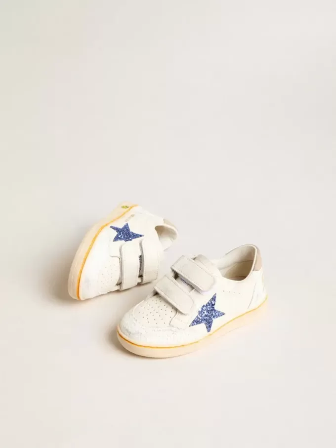 Junior Ball Star mit blauem Glitzerstern und beigem Wildleder-Fersenlasche Junior Ball Star mit blauem Glitzerstern und beigem Wildleder-Fersenlasche
