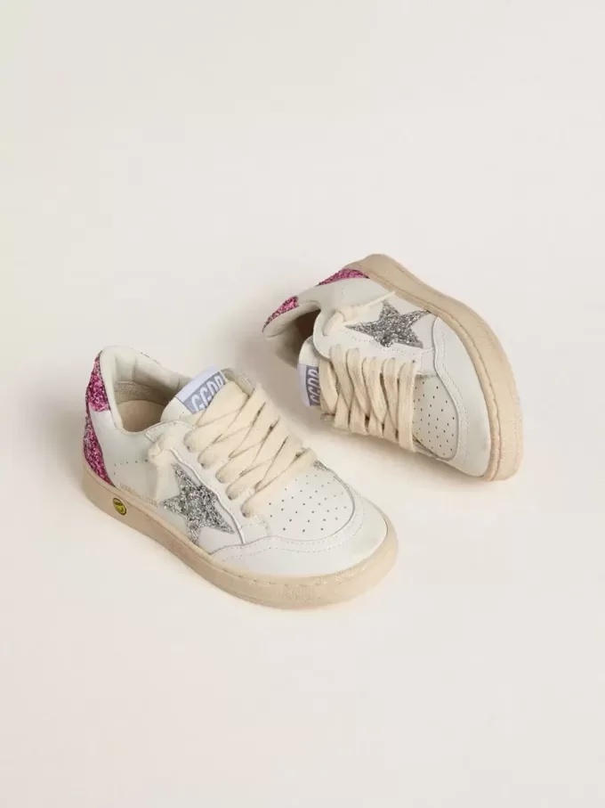 Junior Ball Star mit silbernem Glitzerstern und rosa Glitzer-Fersenlasche Junior Ball Star mit silbernem Glitzerstern und rosa Glitzer-Fersenlasche