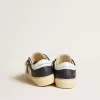 Junior May aus weißem und blauem Leder mit Lederstern und Fersenlasche Junior May aus weißem und blauem Leder mit Lederstern und Fersenlasche