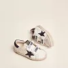 Young Old School aus weißem Leder mit blauem Wildlederstern und Fersenlasche