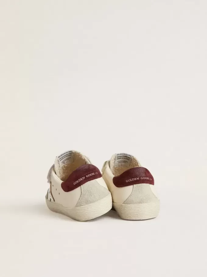 Junior Old School mit silbernem Metallic-Lederstern und violettem Wildleder-Fersenlasche